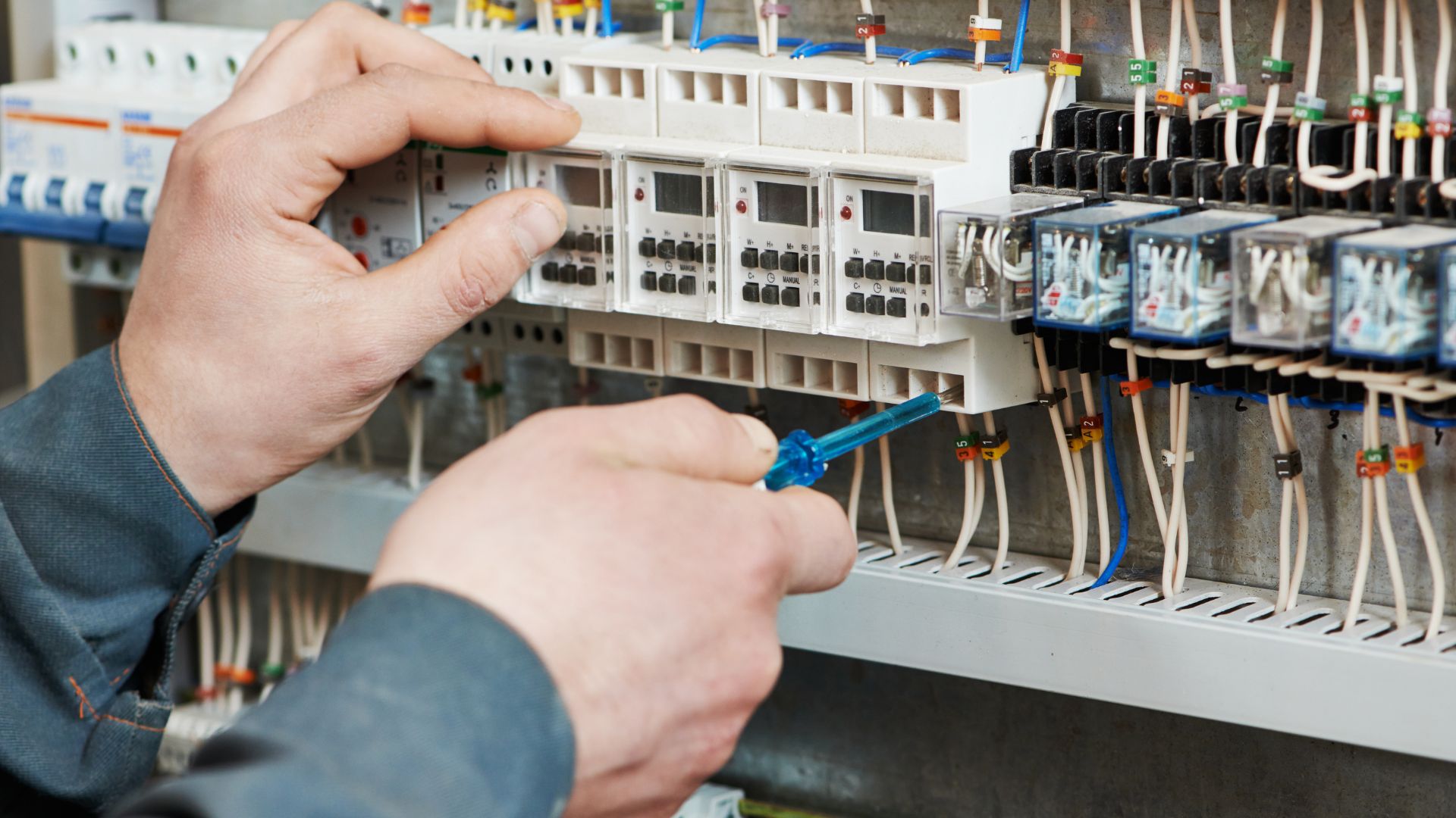 Euregional Elektriker – Aachen – Elektroinstallation – Beleuchtungstechnik – Smart Home (2) Euregional Elektriker - Aachen - Elektroinstallation - Beleuchtungstechnik - Smart Home